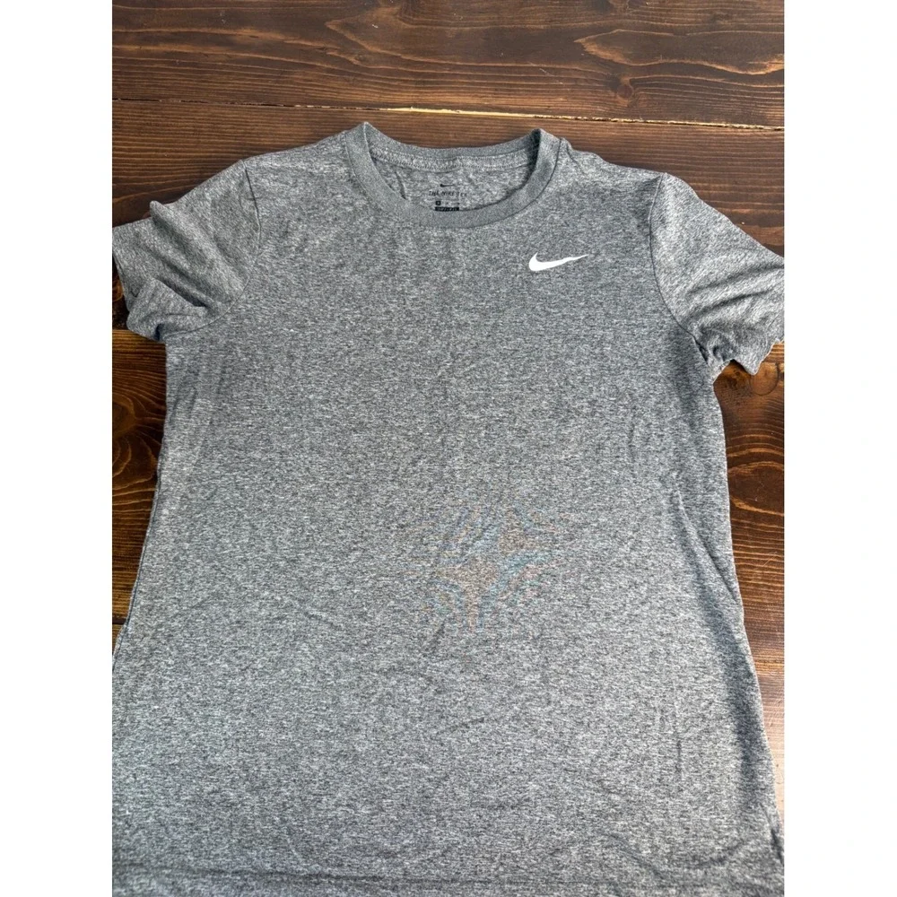 Nike Dri-FIT Gray T-Shirt Soccer Graphic Tee Women's Medium Athletic Top & Pants